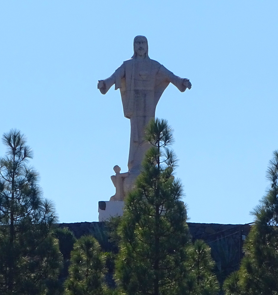 Статуя Христа, как в Бразилии, только маленькая